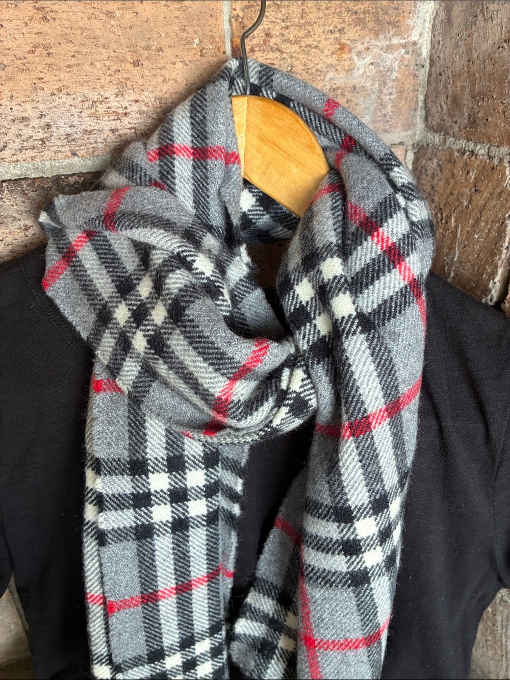 🖤 Burberry Gray and Red Plaid Scarf